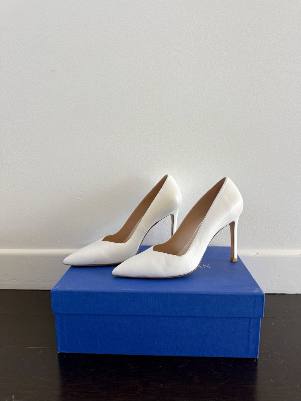 Stuart Weitzman White Pumps Size 6
